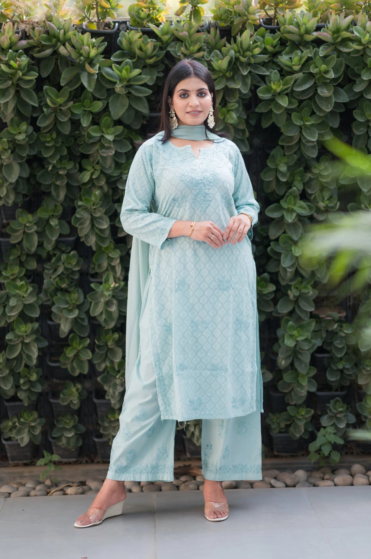 Full shot of an Alfiya Mul Mul Kurti Set, breathable Cambric cotton with Chikankari Ghasspatti embroidery.