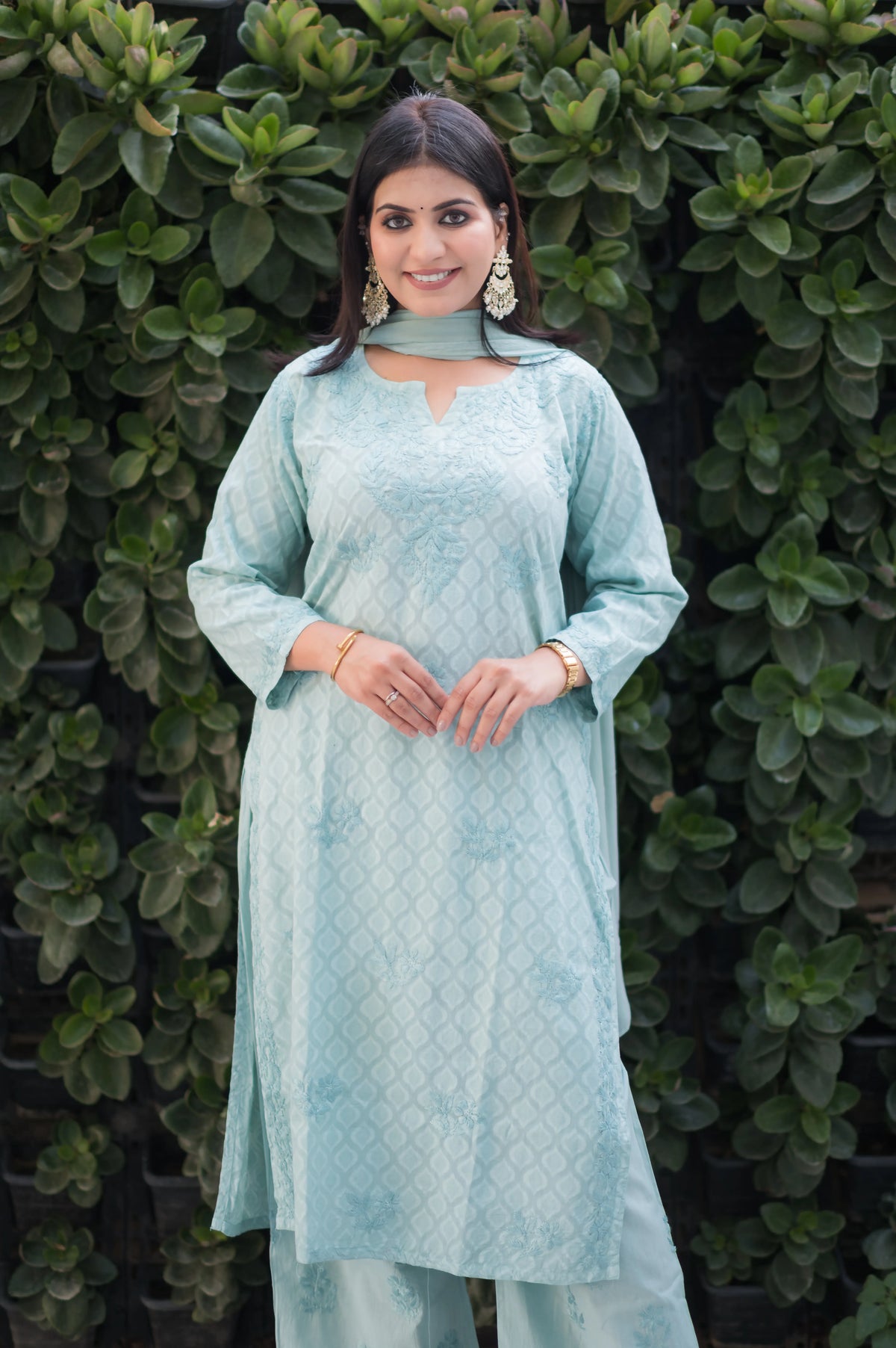 Front view of a model in a comfy Alfiya Mul Mul Kurti Set, summer ethnic wear for hot weather.