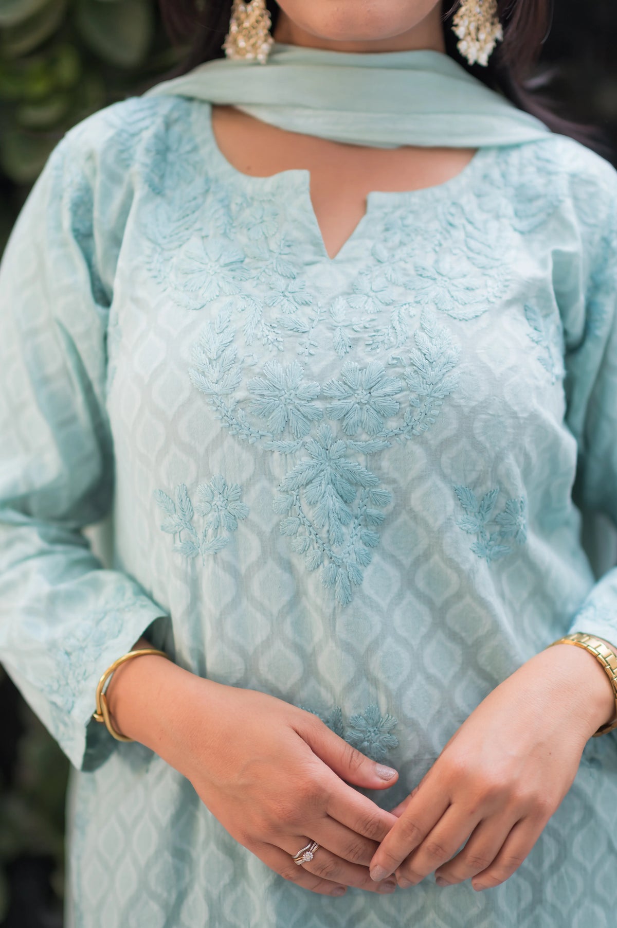 Close-up of the Chikankari Ghasspatti motif on an Alfiya Mul Mul Kurti Set, highlighting Lucknowi artistry.