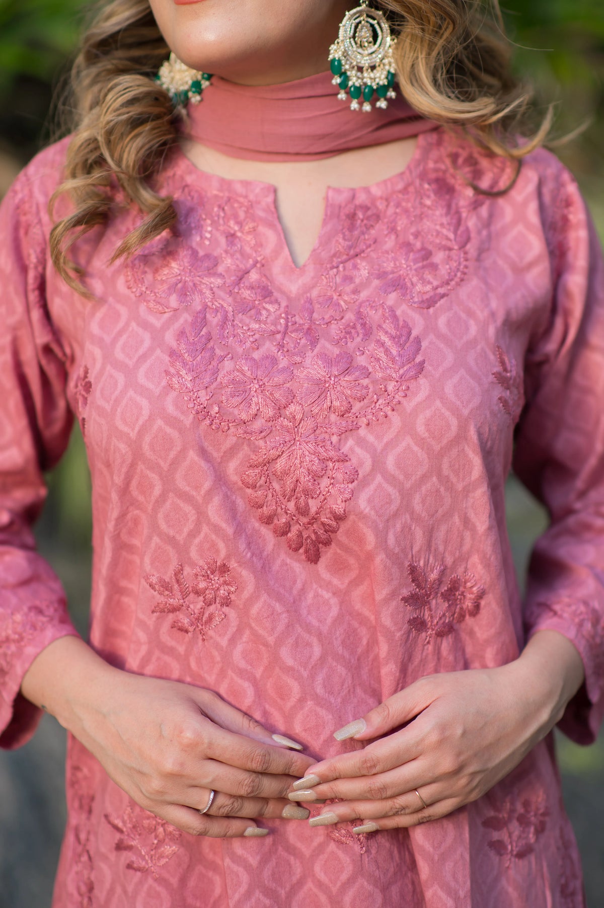 Close-up of the Chikankari Ghasspatti motif on an Alfiya Mul Mul kurti, highlighting Lucknowi embroidery.