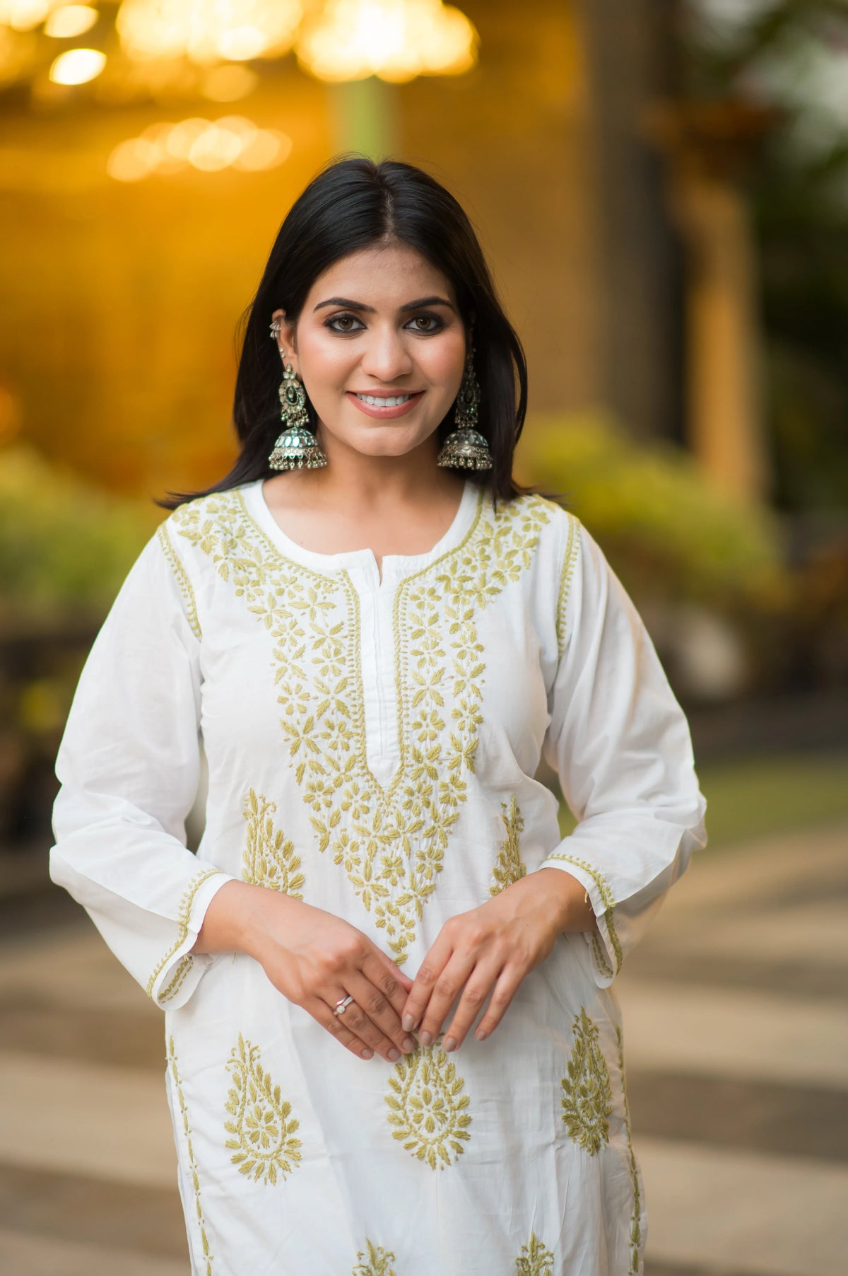 Front view of Snapfab's white Lucknowi Chikankari kurta and palazzo set.