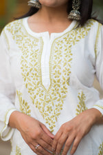 Zoomed front view of Snapfab's white Lucknowi Chikankari cotton kurta, highlighting the intricate beige thread embroidery around the neckline.