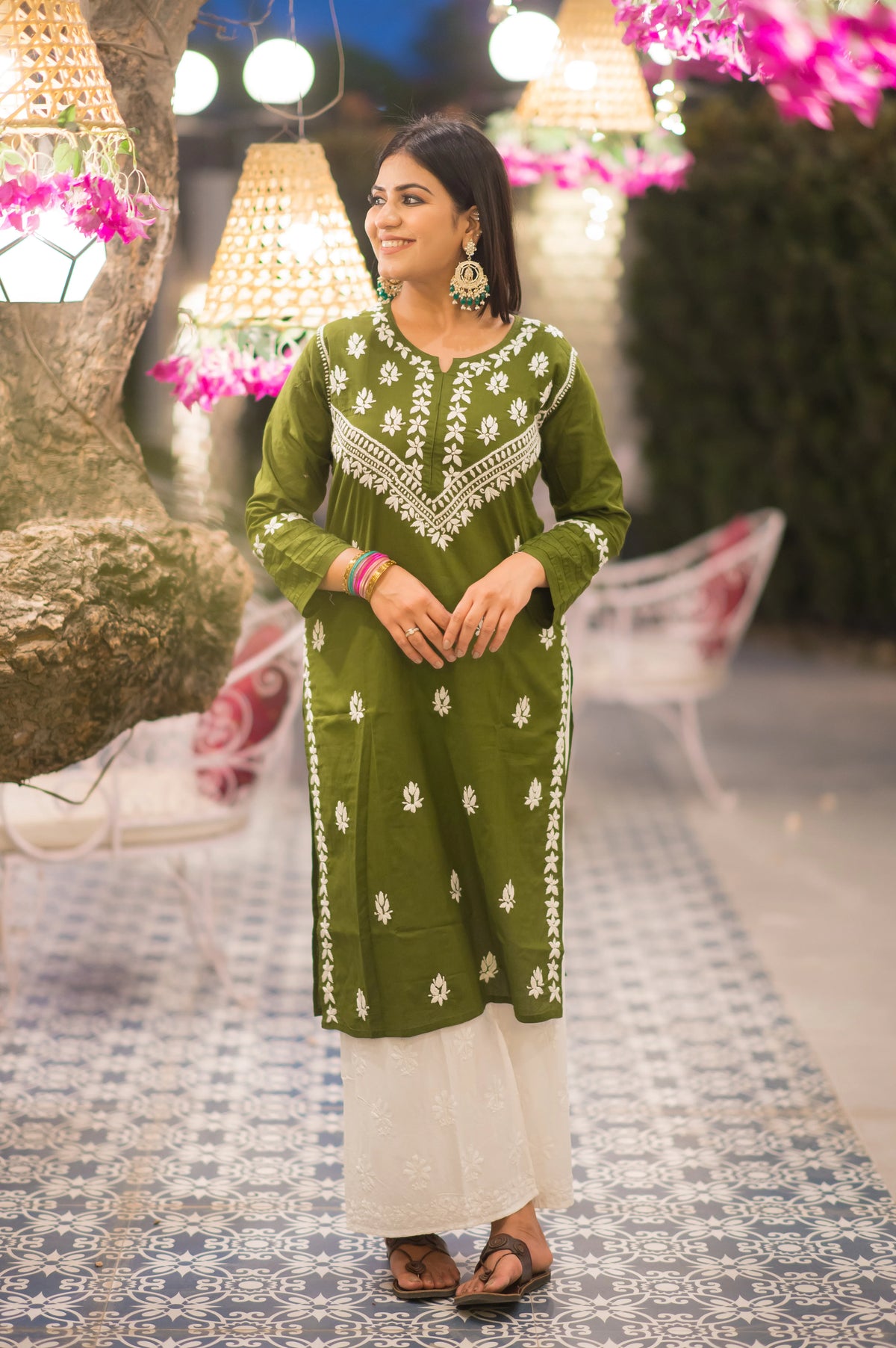 Front view of green chikankari kurta for women – handcrafted Lucknowi embroidery on cotton fabric, elegant ethnic summer wear.