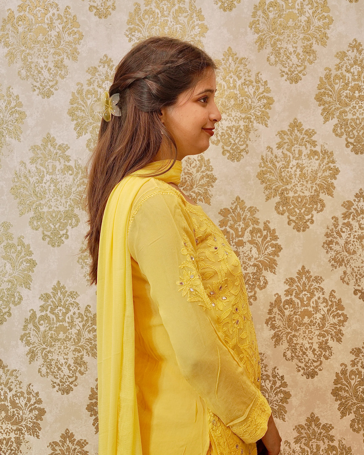 Shimmering mirror work and Chikankari on a white Viscose Georgette Kurta. An exquisite suit set.