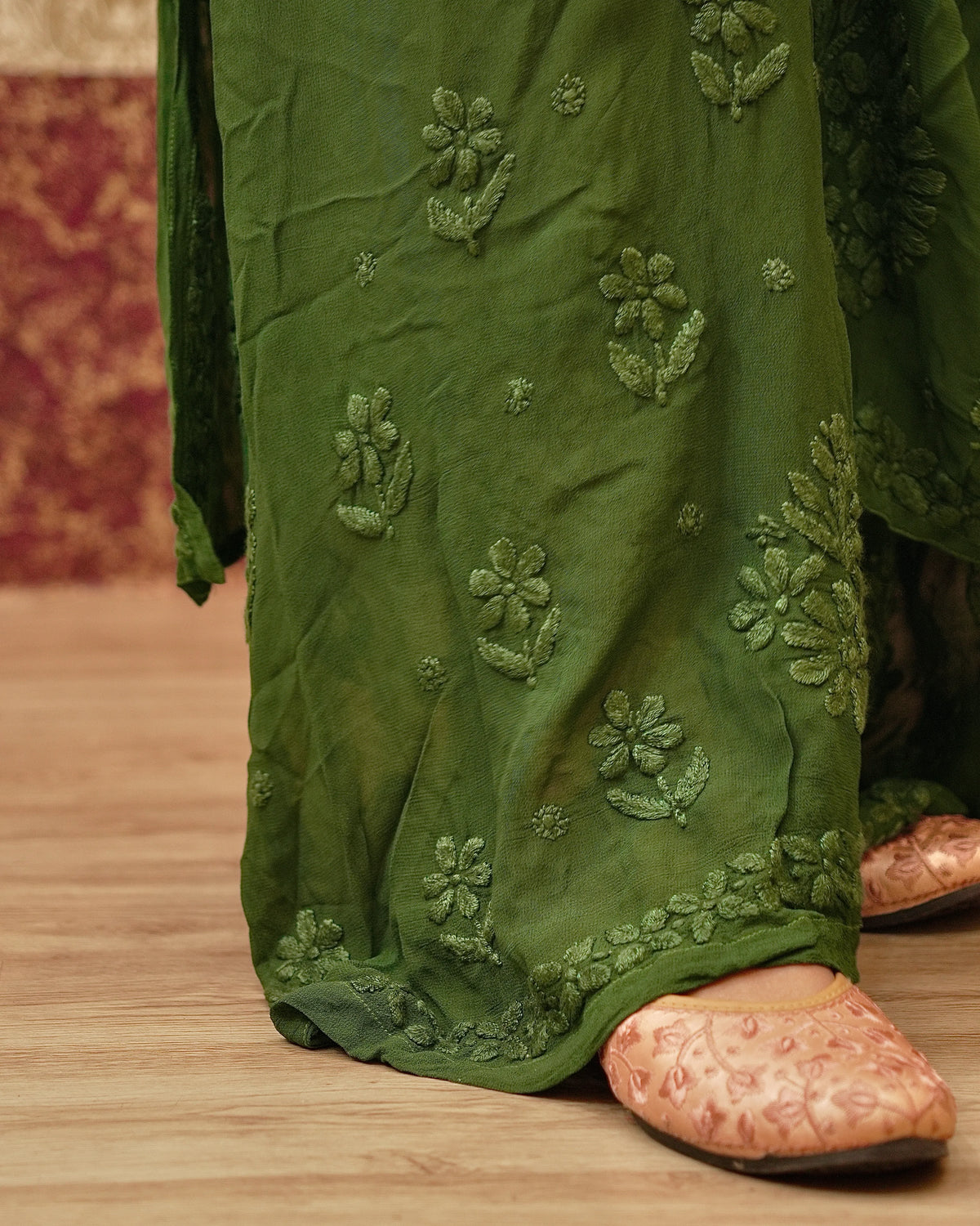 Fine 3D Chikankari on a green Viscose Georgette Kurti. Beautiful and original embroidery.
