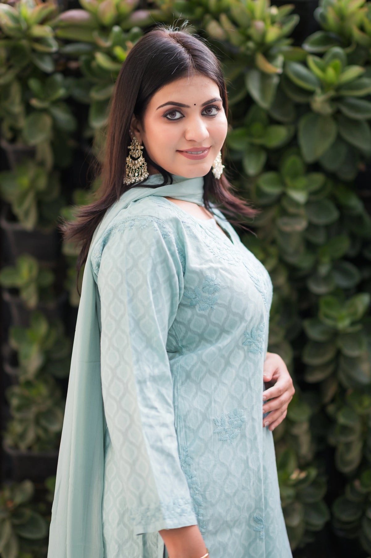 Side view of an Alfiya Mul Mul Kurti Set, featuring self-weaving cotton and Chikankari hand embroidery.