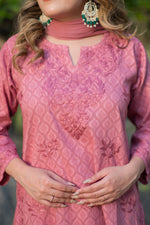 Close-up of the Chikankari Ghasspatti motif on an Alfiya Mul Mul kurti, highlighting Lucknowi embroidery.