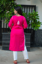 Back view of a cotton Chikankari kurta for women. Neat stitching & embroidered back panel. Elegant & breathable.